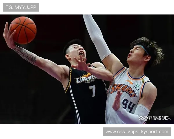 中锋背身做球转身扫射破网，绝妙三分引爆赛场